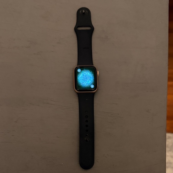 Apple Watch Series 5 GPS 40mm Gold Aluminum Case with Black Sport Band